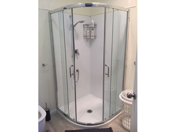 1-Bedroom Family Studio shower